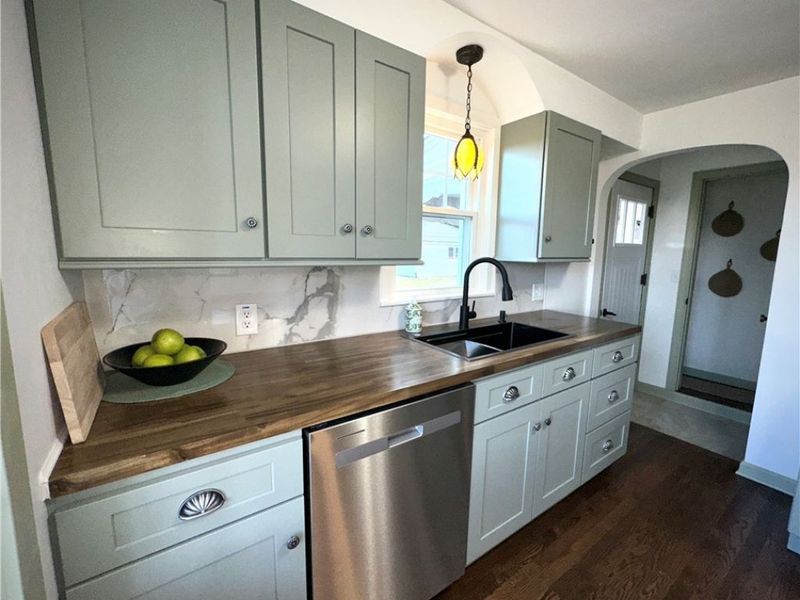 1075 Bacon Avenue, East Palestine, OH 44413 Photo 7