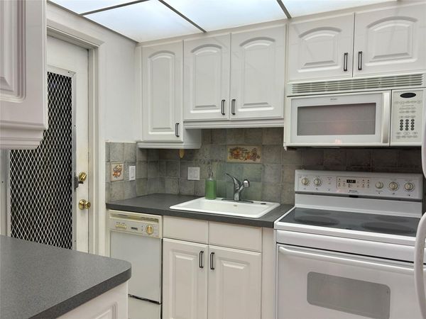 2050 NE 39th Street, Unit 207, Lighthouse Point, FL 33064