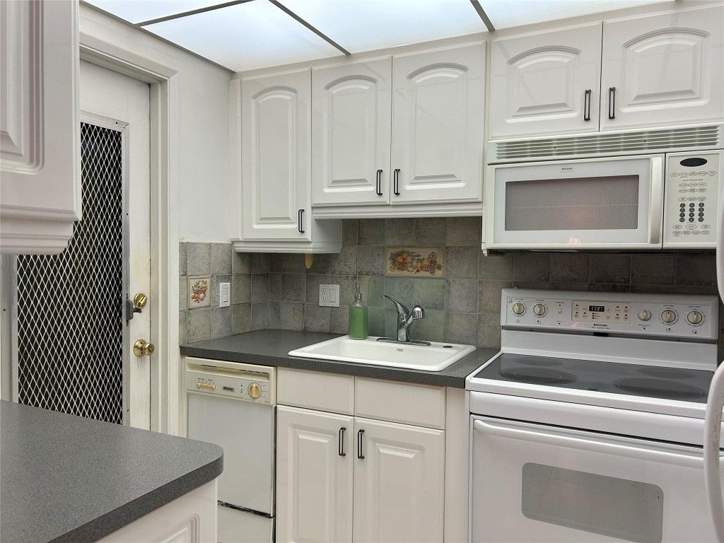 2050 NE 39th Street, Unit 207, Lighthouse Point, FL 33064 Photo