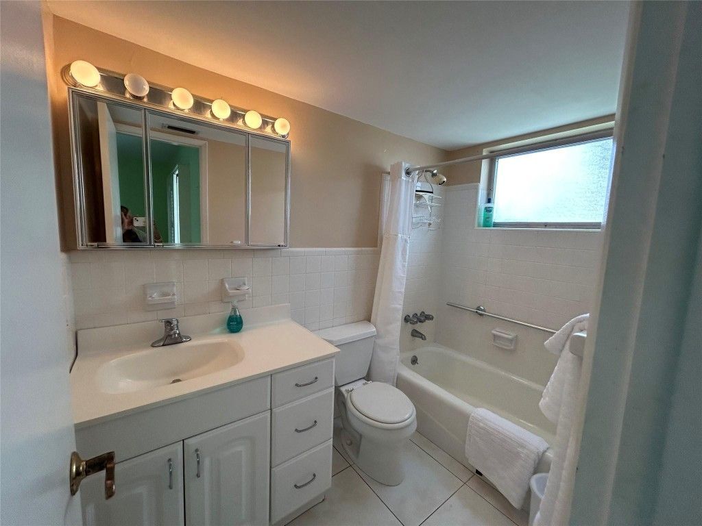 2050 NE 39th Street, Unit 207, Lighthouse Point, FL 33064 Photo