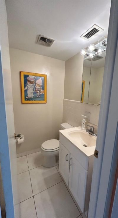 2050 NE 39th Street, Unit 207, Lighthouse Point, FL 33064 Photo