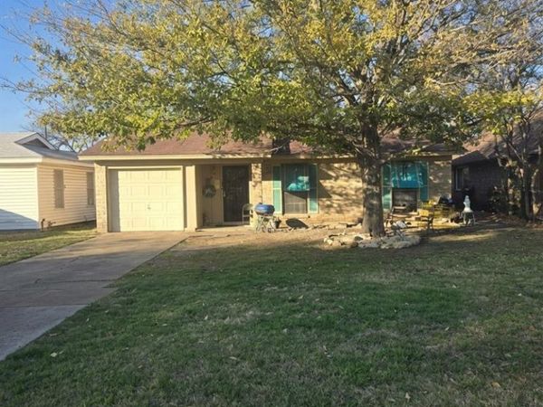 5820 Blackmore Avenue, Fort Worth, TX 76107