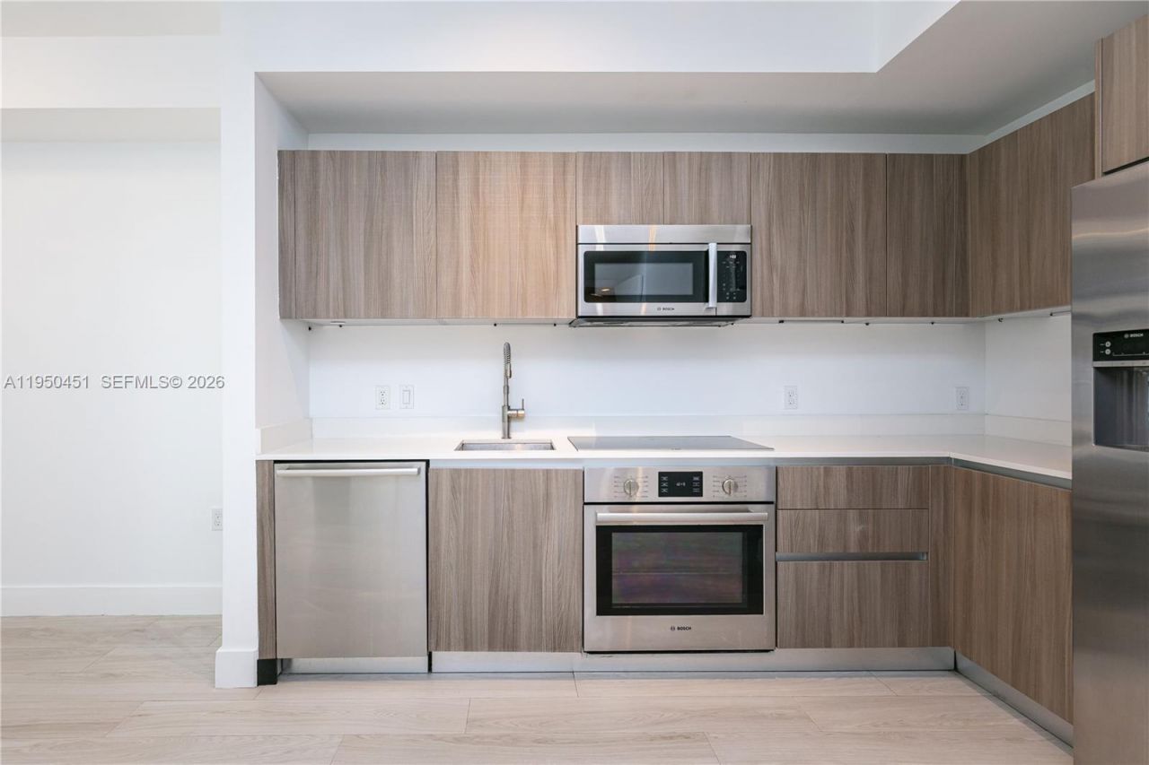 201 SW 17th Rd, Unit 303, Miami, FL 33129 Photo