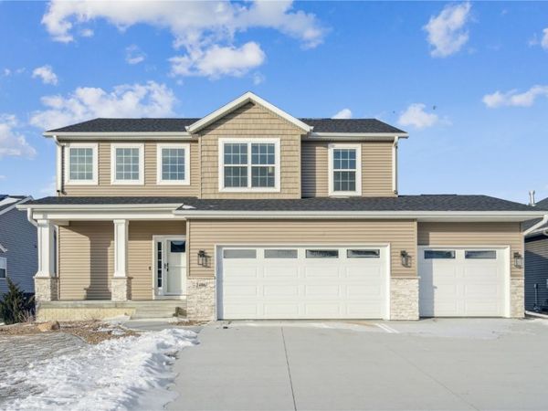 2406 Royal Oak Ridge, Marion, IA 52302