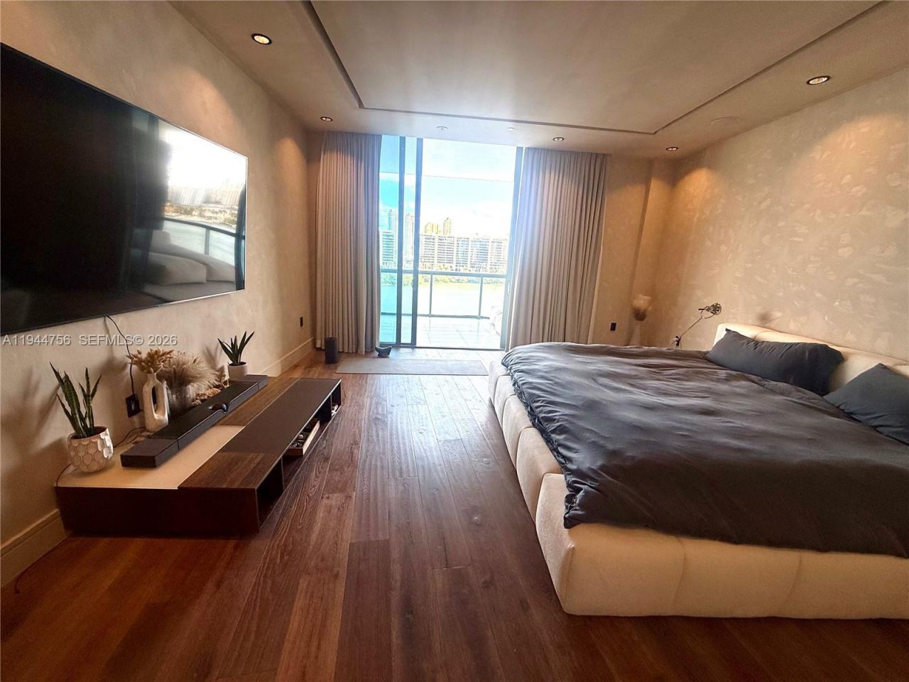 3300 NE 188th St, Unit 917, Aventura, FL 33180 Photo