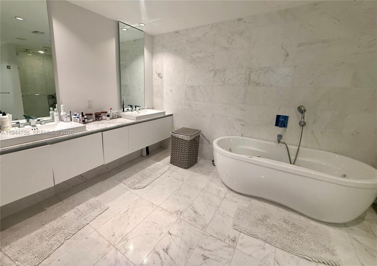 3300 NE 188th St, Unit 917, Aventura, FL 33180 Photo