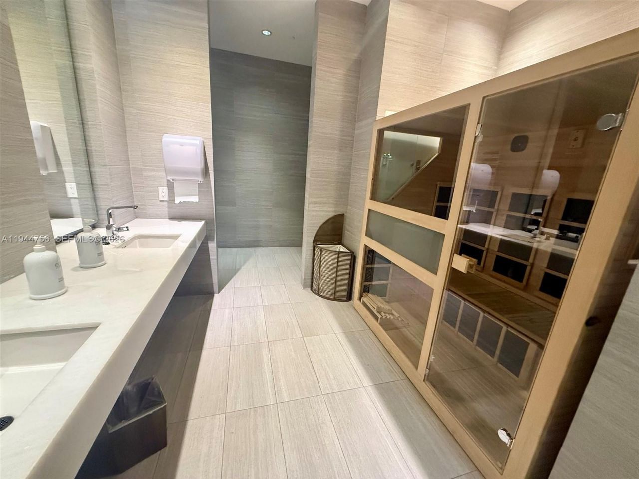 3300 NE 188th St, Unit 917, Aventura, FL 33180 Photo