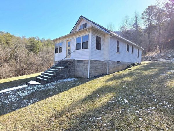 6793 Robinette Valley Road, Duffield, VA 24244