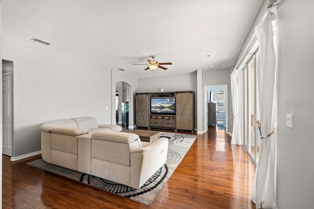 570 Johns Landing Way, Oakland, FL 34787 Photo