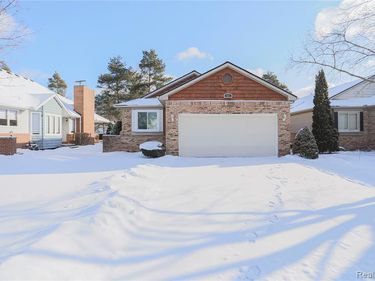 327 Mae Court, Romeo Vlg, MI 48065