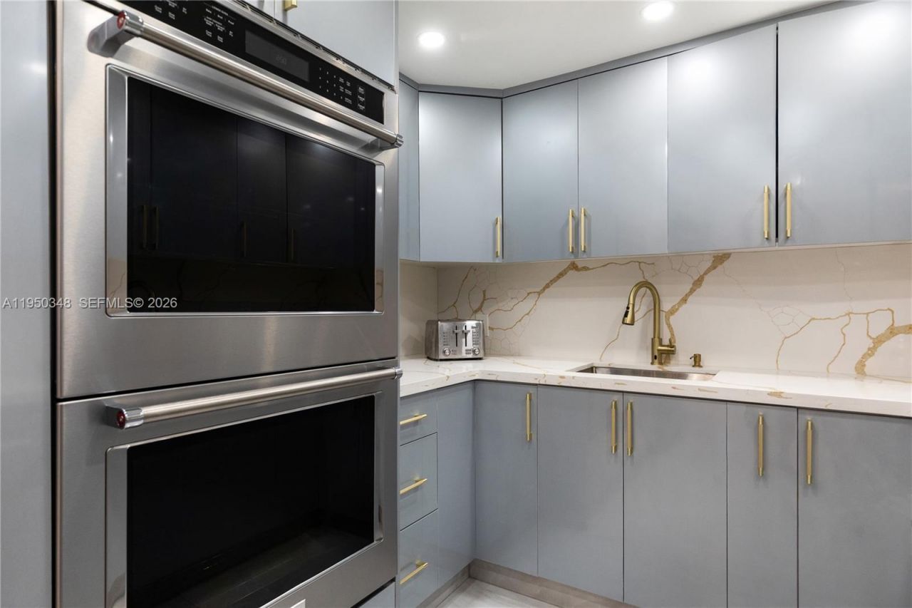 1880 S Ocean Dr, Unit PH1, Hallandale Beach, FL 33009 Photo