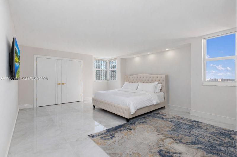 1880 S Ocean Dr, Unit PH1, Hallandale Beach, FL 33009 Photo