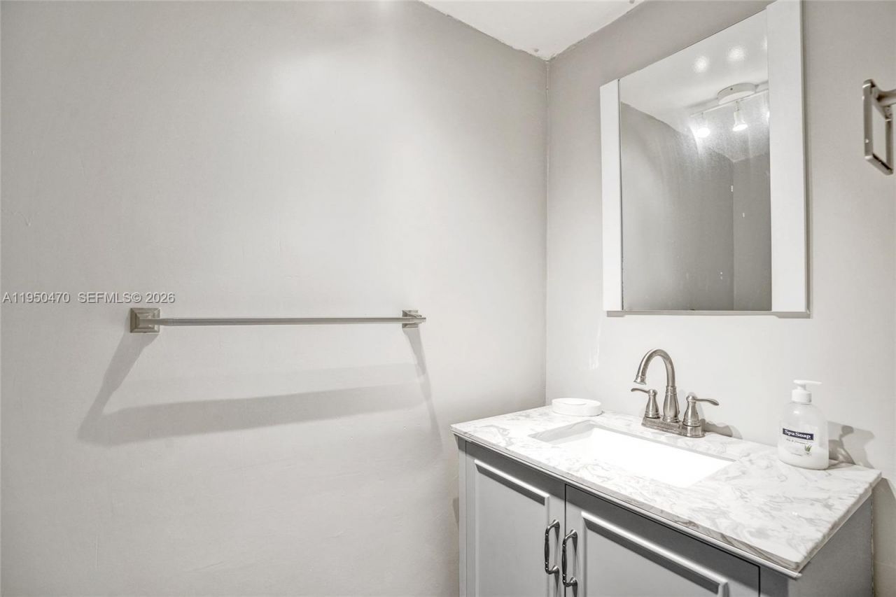 9451 Live Oak Pl, Unit 102, Davie, FL 33324 Photo