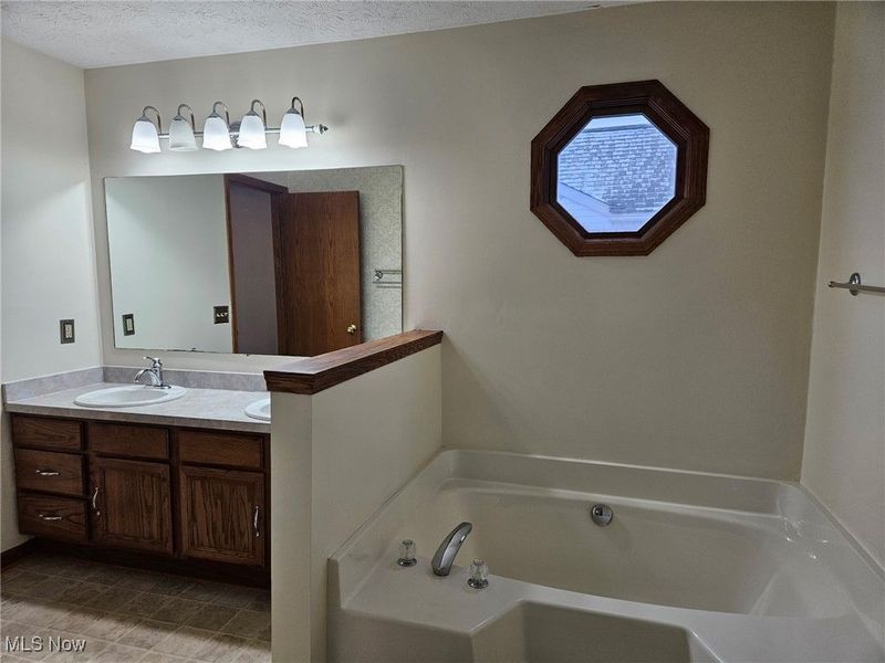 496 Helena Drive, Tallmadge, OH 44278 Photo 15