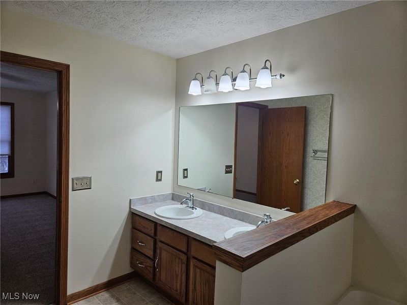 496 Helena Drive, Tallmadge, OH 44278 Photo 17