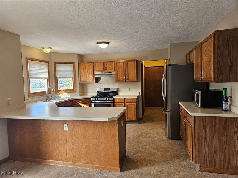 496 Helena Drive, Tallmadge, OH 44278 Photo 6