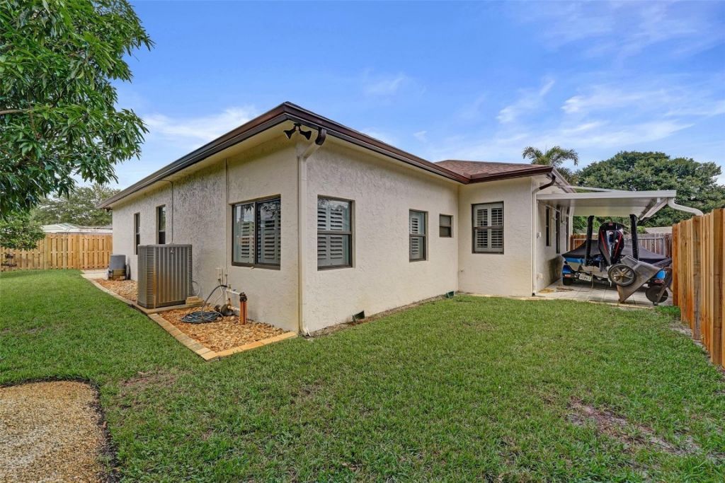 2333 SW 34th Terrace, Fort Lauderdale, FL 33312 Photo