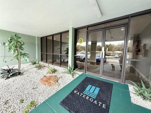 2771 Taft St, Unit 411, Hollywood, FL 33020