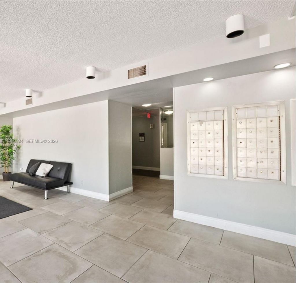 2771 Taft St, Unit 411, Hollywood, FL 33020 Photo