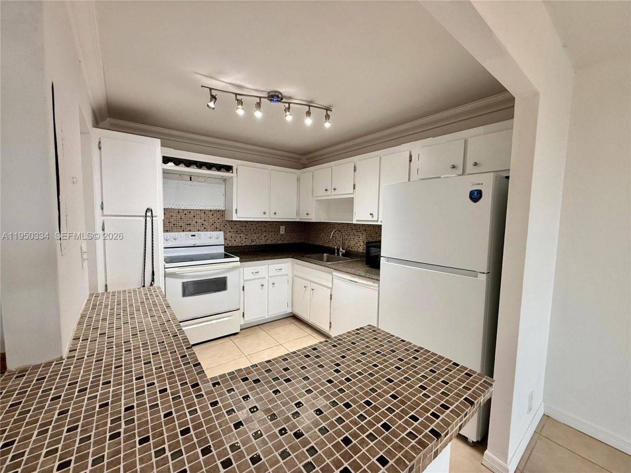 2771 Taft St, Unit 411, Hollywood, FL 33020 Photo