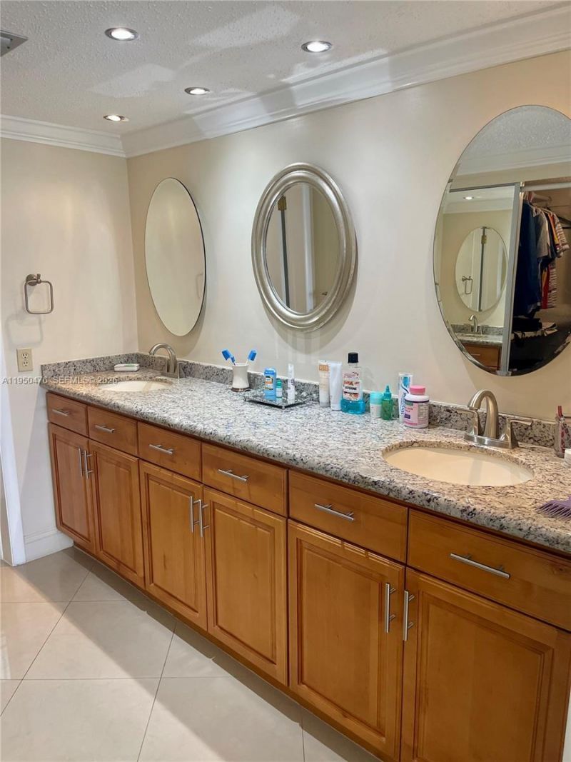 3940 NW 42nd Ave , Unit 319, Lauderdale Lakes, FL 33319 Photo