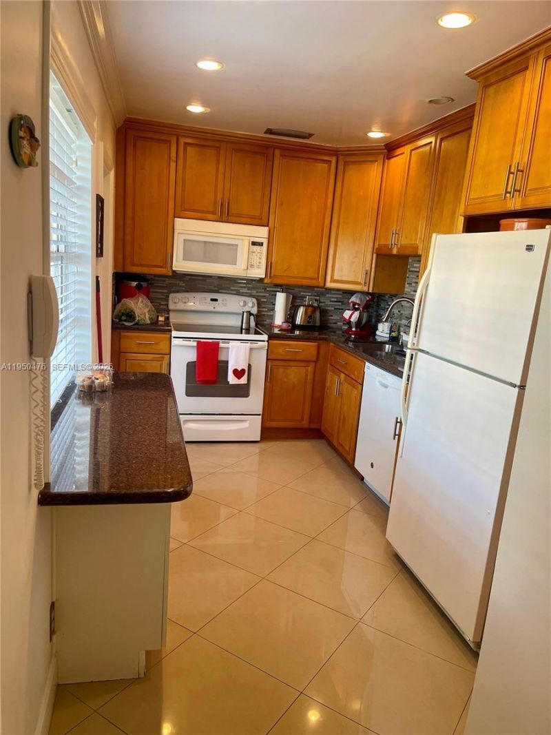 3940 NW 42nd Ave , Unit 319, Lauderdale Lakes, FL 33319 Photo