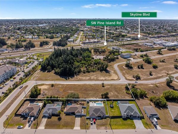 801 SW 2nd TER , CAPE CORAL, FL 33991