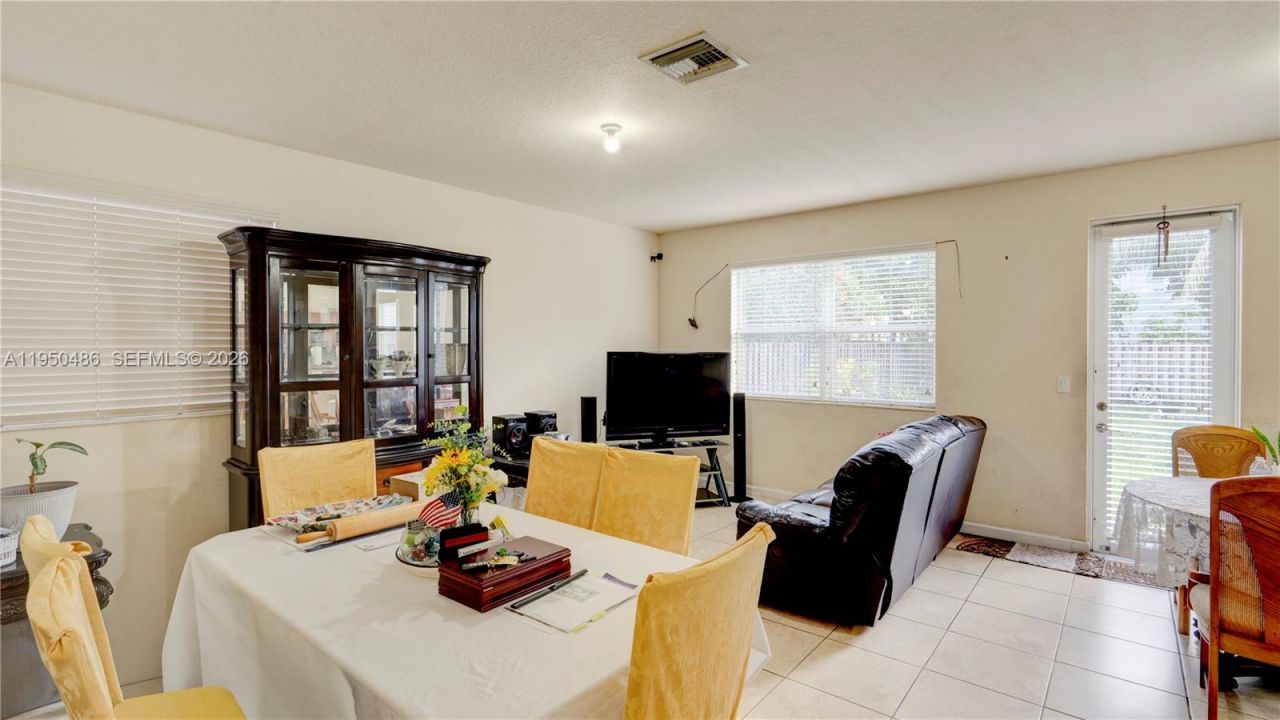 355 NE 31st Ave, Homestead, FL 33033 Photo