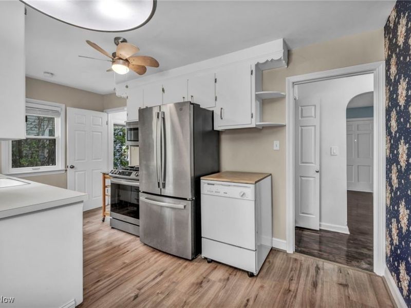 242 N Hawkins Avenue, Akron, OH 44313 Photo 10