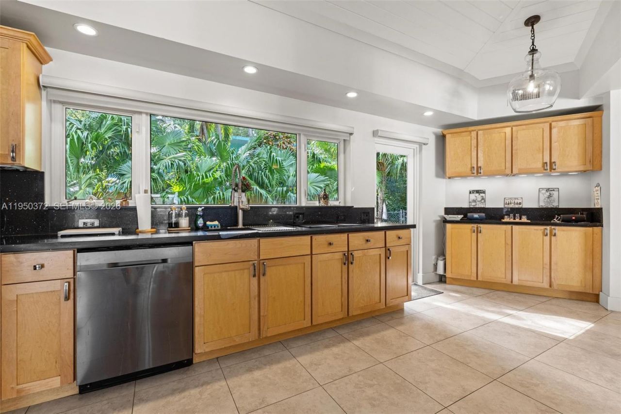 157 Navajo St, Tavernier, FL 33070 Photo