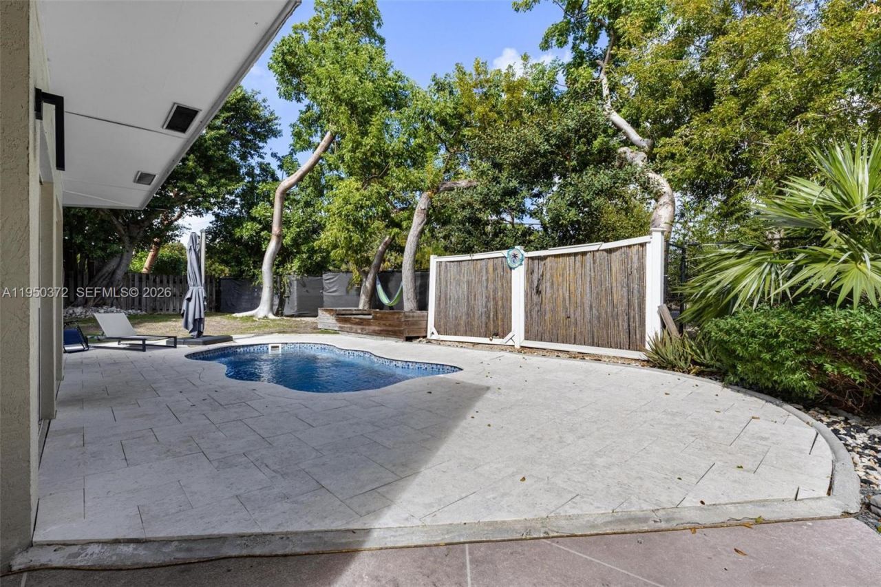 157 Navajo St, Tavernier, FL 33070 Photo