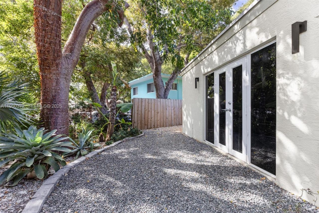 157 Navajo St, Tavernier, FL 33070 Photo