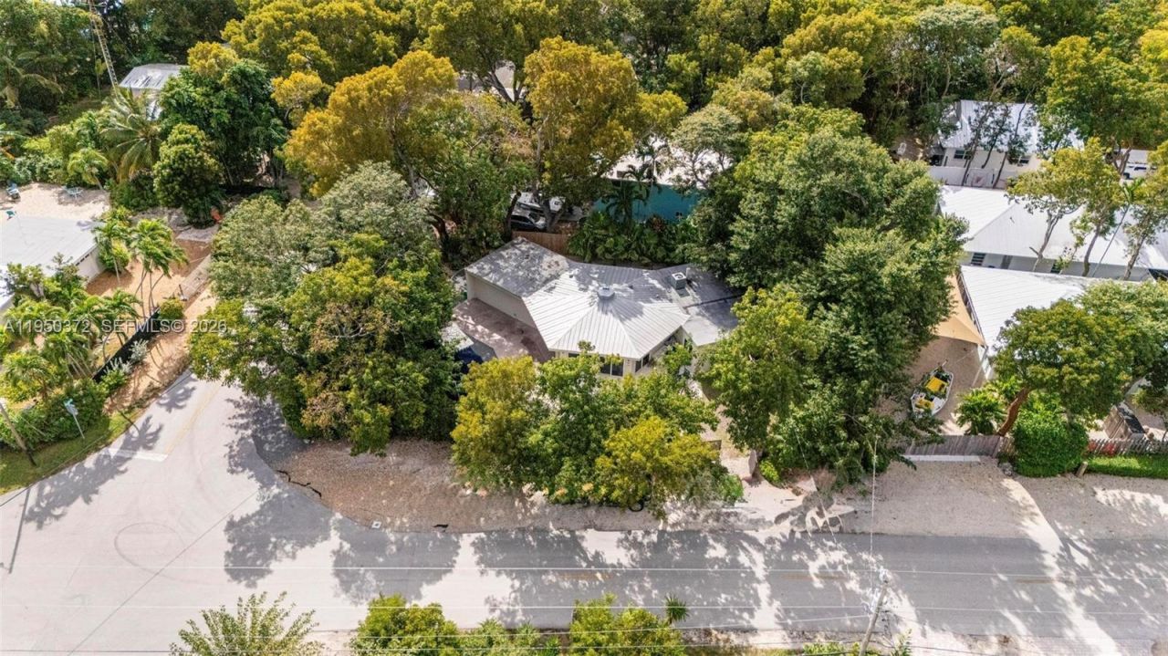 157 Navajo St, Tavernier, FL 33070 Photo