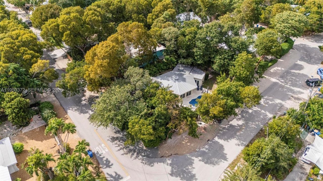 157 Navajo St, Tavernier, FL 33070 Photo