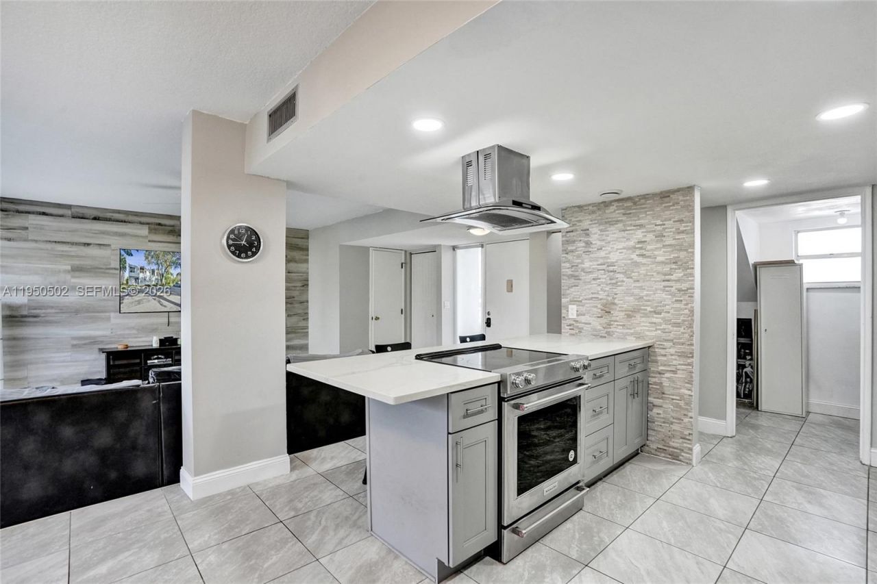 9451 Live Oak Pl , Unit 102, Davie, FL 33324 Photo