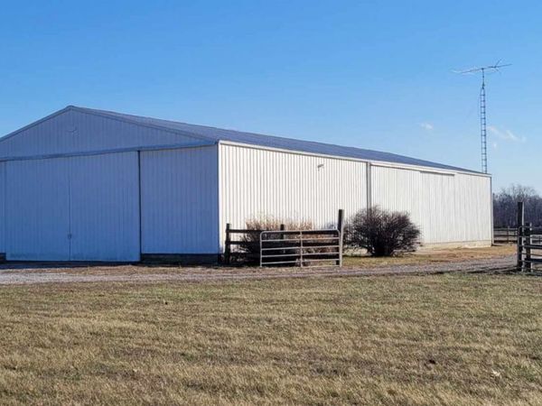 3499 E Snapshot Road E, Woodlawn, IL 62898