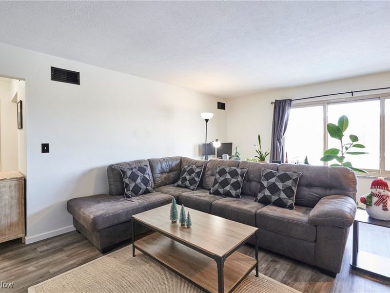 18501 Hilliard Boulevard, Rocky River, OH 44116 Photo 3