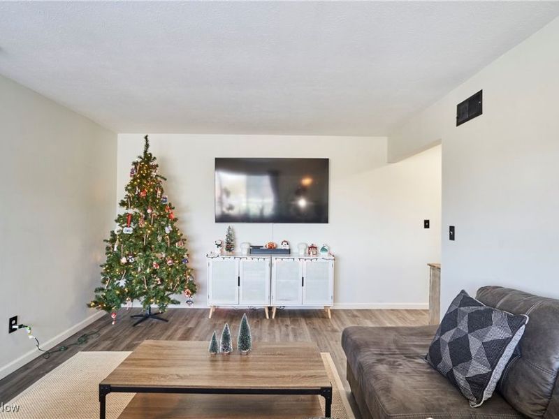 18501 Hilliard Boulevard, Rocky River, OH 44116 Photo 4