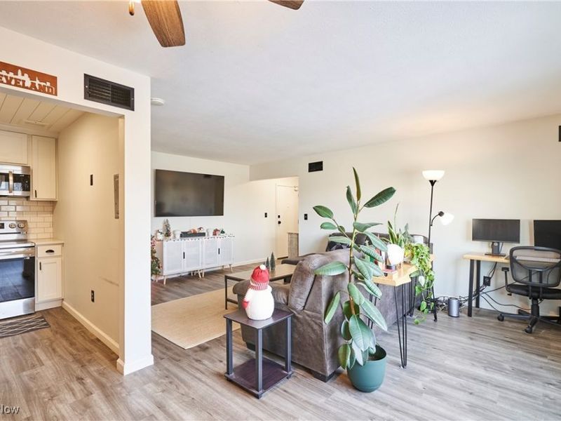 18501 Hilliard Boulevard, Rocky River, OH 44116 Photo 5