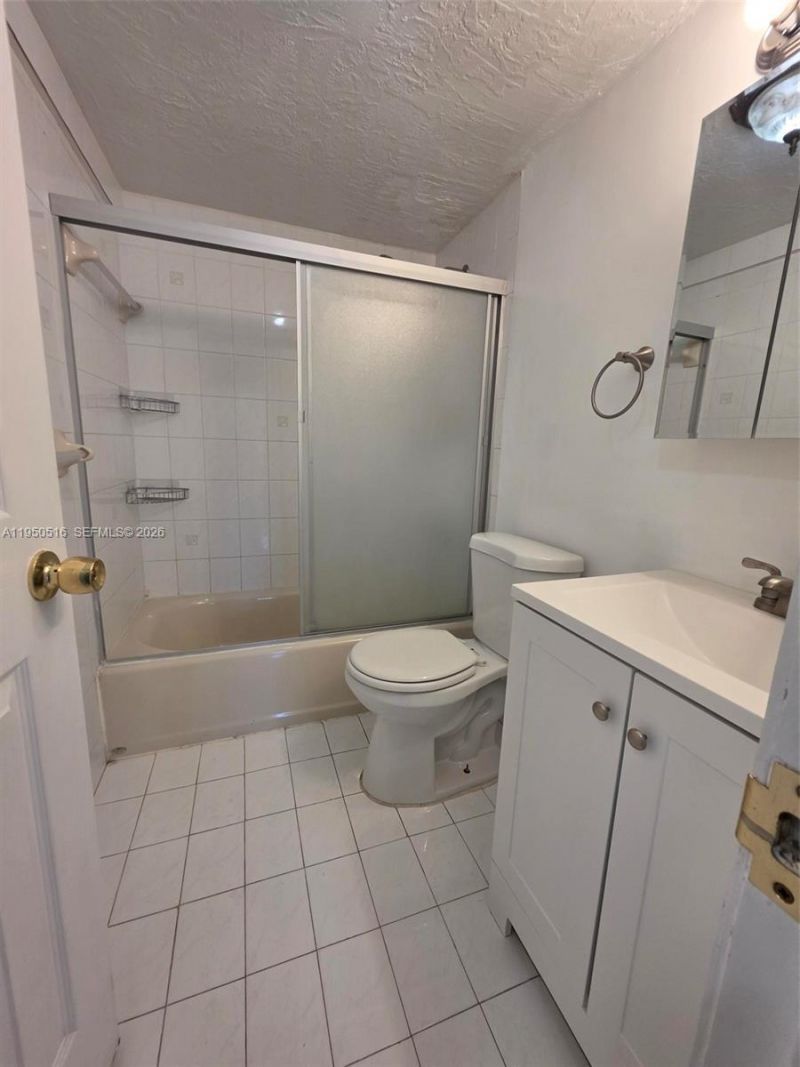 5505 NW 7th St, Unit W117, Miami, FL 33126 Photo
