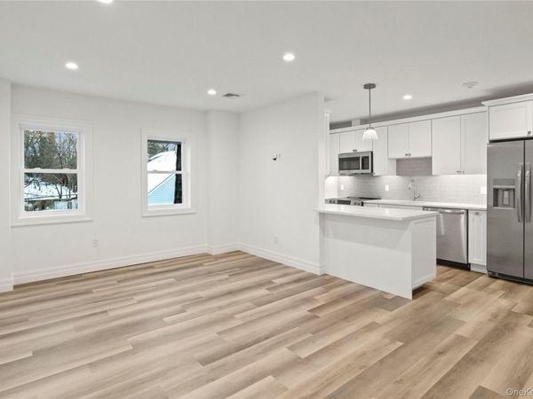 71 W Main Street , Unit 2B, Oyster Bay, NY 11771