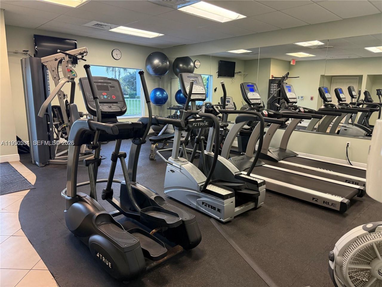 18 Colonial Club Dr, Unit 202, Boynton Beach, FL 33435 Photo