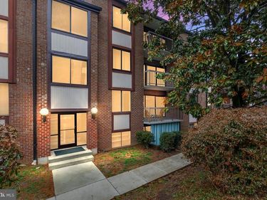 9710 KINGSBRIDGE DRIVE, Unit 104, FAIRFAX, VA 22031