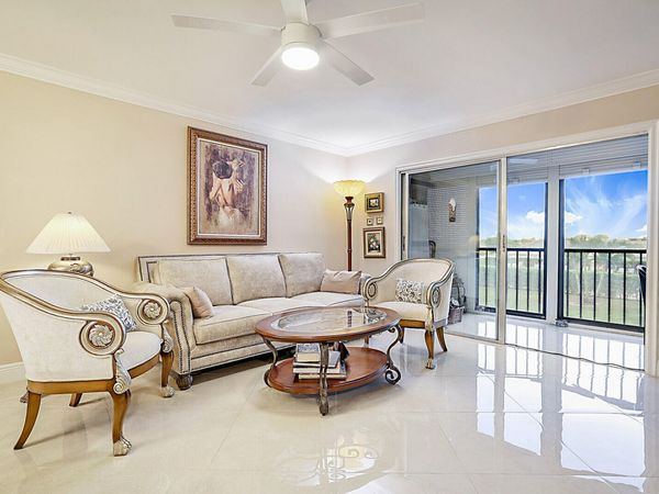 7286 Huntington Lane, Unit 204, Delray Beach, FL 33446