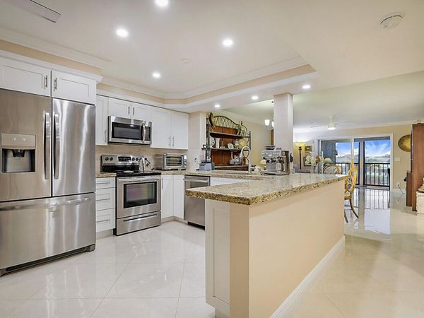 7286 Huntington Lane, Unit 204, Delray Beach, FL 33446