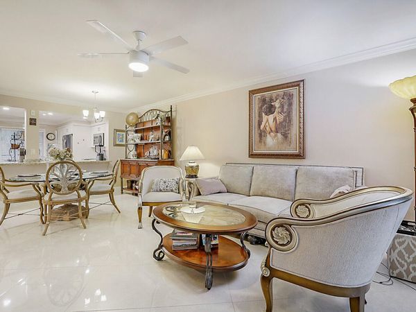 7286 Huntington Lane, Unit 204, Delray Beach, FL 33446