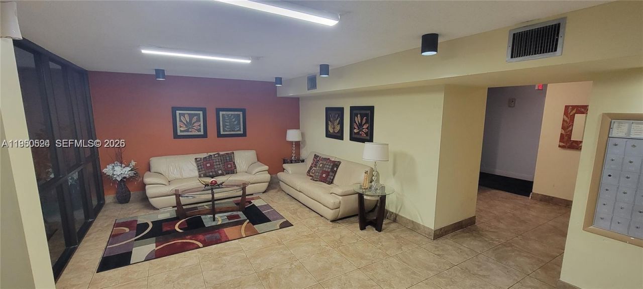 2731 Taft St, Unit 106, Hollywood, FL 33020 Photo