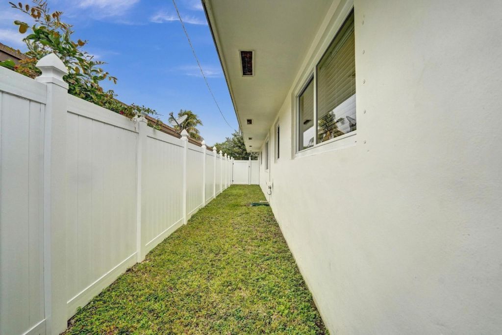 2030 NE 62nd Street, Fort Lauderdale, FL 33308 Photo