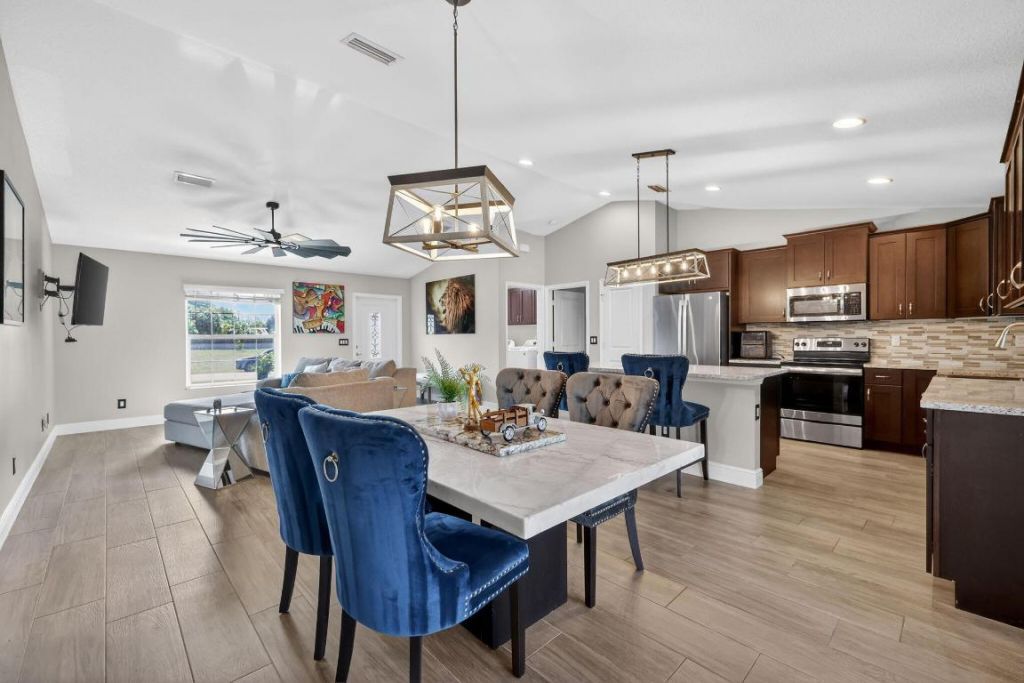 375 SW Alcan Drive, Port Saint Lucie, FL 34953 Photo