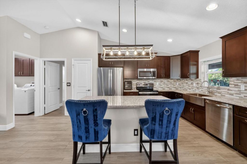 375 SW Alcan Drive, Port Saint Lucie, FL 34953 Photo